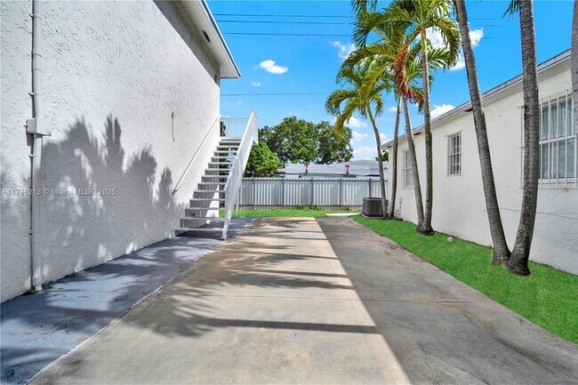Foto del edificio - 10410 NW 28th Ave
