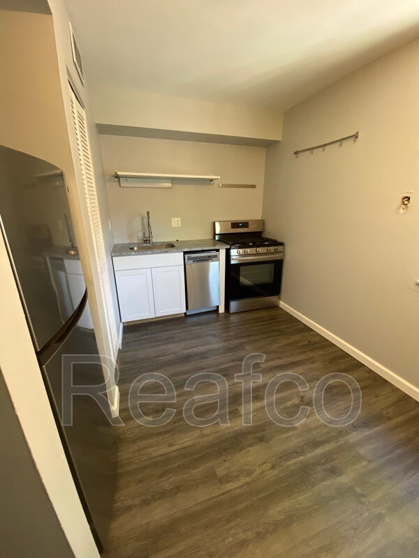 Foto del edificio - 2661 Medary Ave