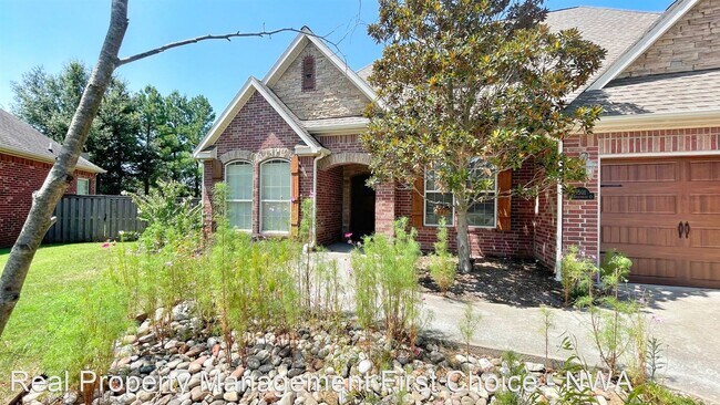 Building Photo - 4 br, 3.5 bath House - 1501 NE Greenbrier ...