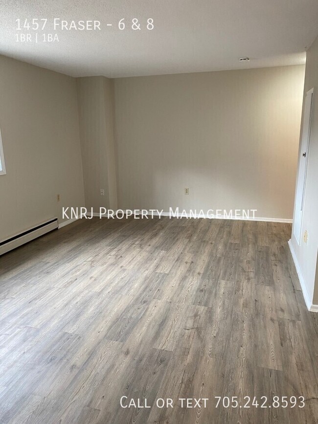 Building Photo - Two Units - Nice 1 Bedroom Apartment