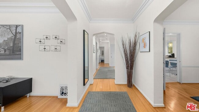 Building Photo - 434 N Genesee Ave