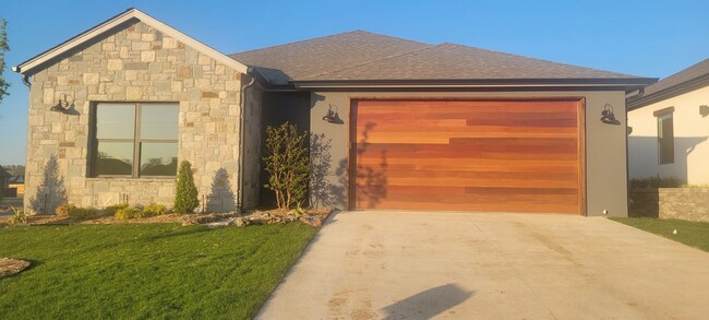 Building Photo - Newly built in the heart of Frazier Meadows.