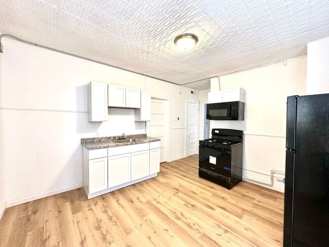 Building Photo - 19 Ellen Ave