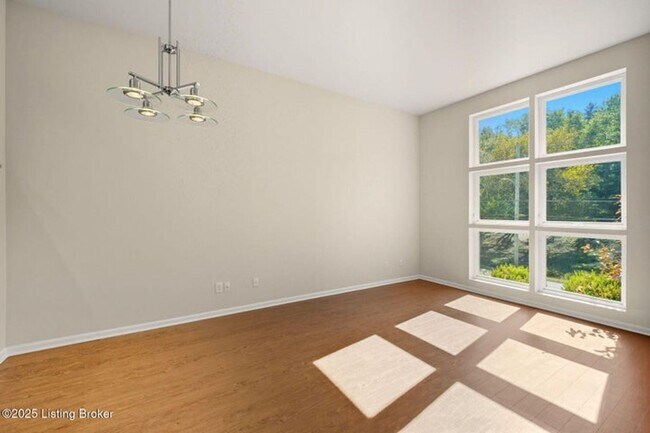 Foto del edificio - Updated Crescent hills Condo 2 bed/2 bath