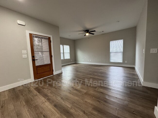 Foto del edificio - 1346 Ingersoll Dr