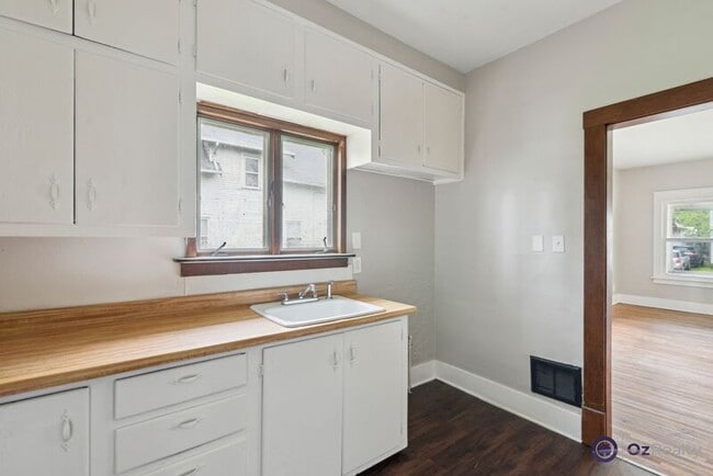 Building Photo - 2027 Berkshire Pl