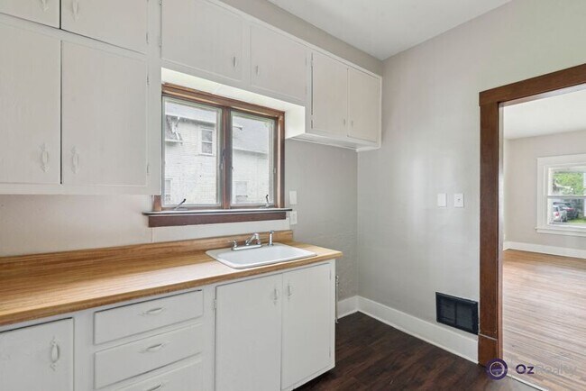 Foto del edificio - 2027 Berkshire Pl