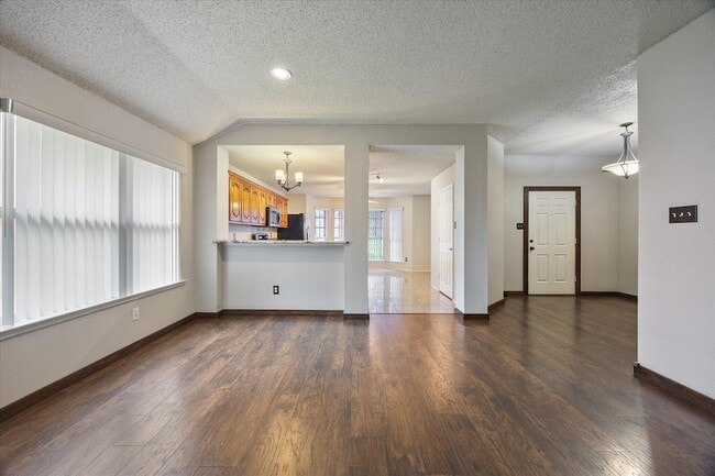 Building Photo - 2701 Redwood St
