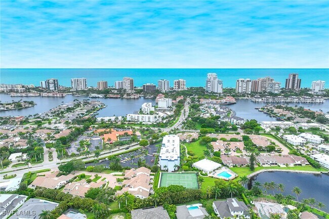 Building Photo - 571 Park Shore Dr
