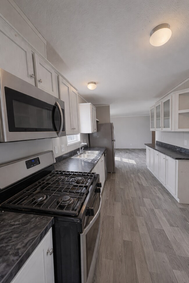 Foto del edificio - 248 Laurel Leah