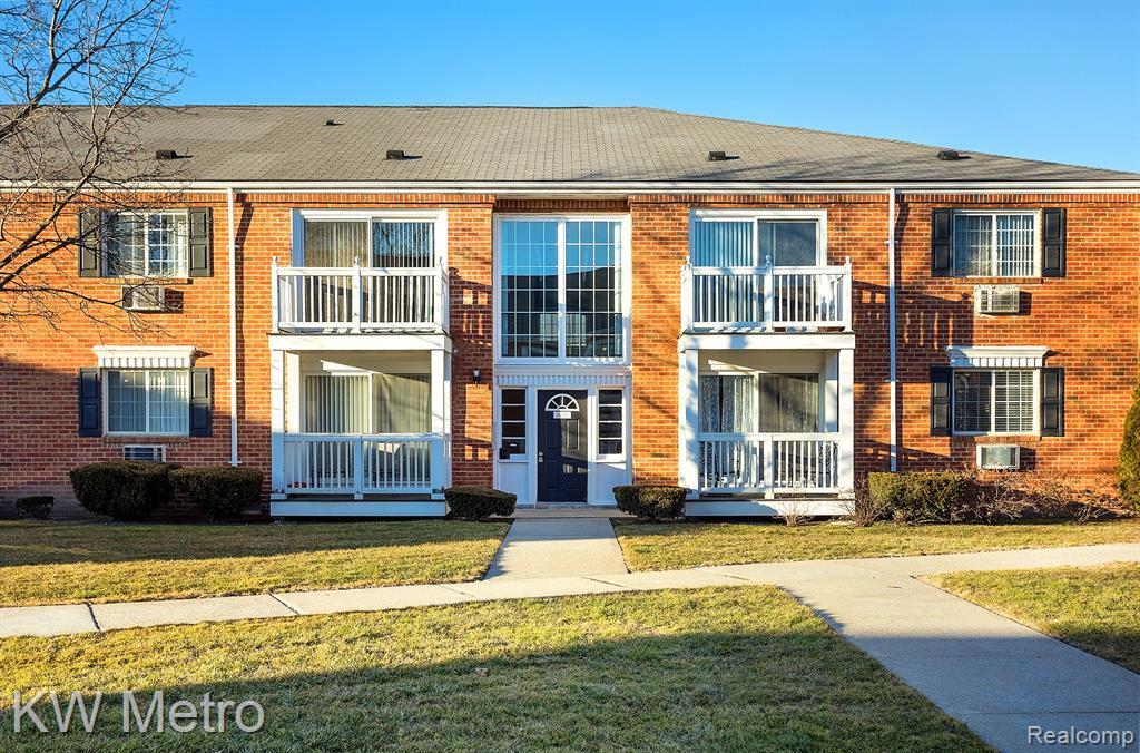 Foto principal - 2425 Torquay Ave