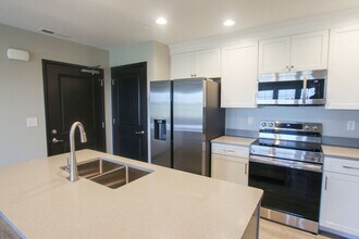 Building Photo - 2010 Legacy Ln