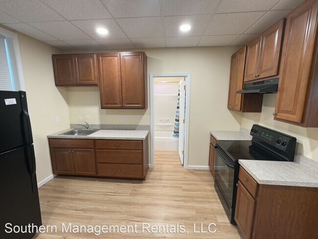 Building Photo - 1 br, 1 bath House - 114 S Main St., 3rd F...