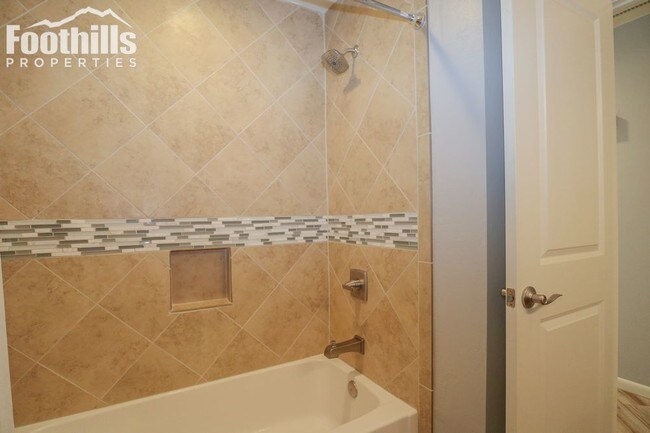 Foto del edificio - Beautifully Remodeled home just under 1 Acre