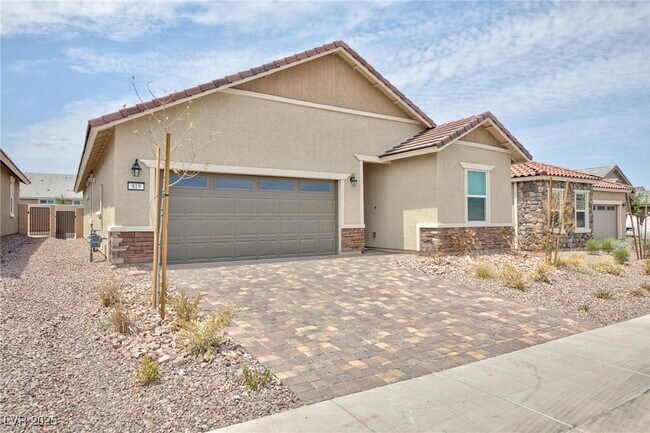 Foto del edificio - 819 Cottonwood Hl Pl