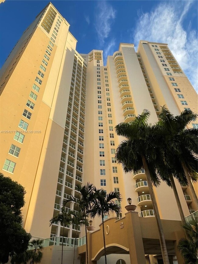 Foto del edificio - 3330 NE 190th St