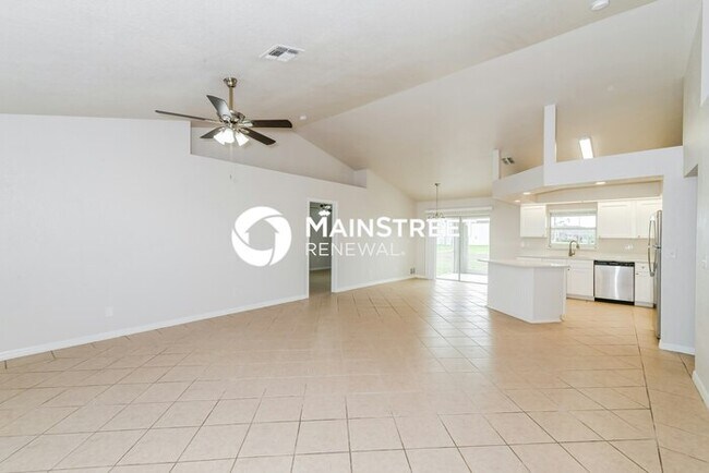 Foto del edificio - 4 Bedroom Pet-Friendly Home in Cape Coral, FL with Main Street Renewal