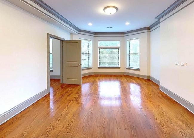 Foto del edificio - 438 E 45th Pl