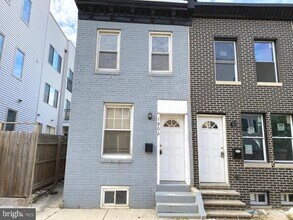 Building Photo - 1902 N Leithgow St