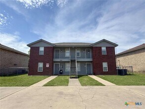 Building Photo - 1008 Circle M Dr