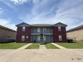 Building Photo - 1008 Circle M Dr