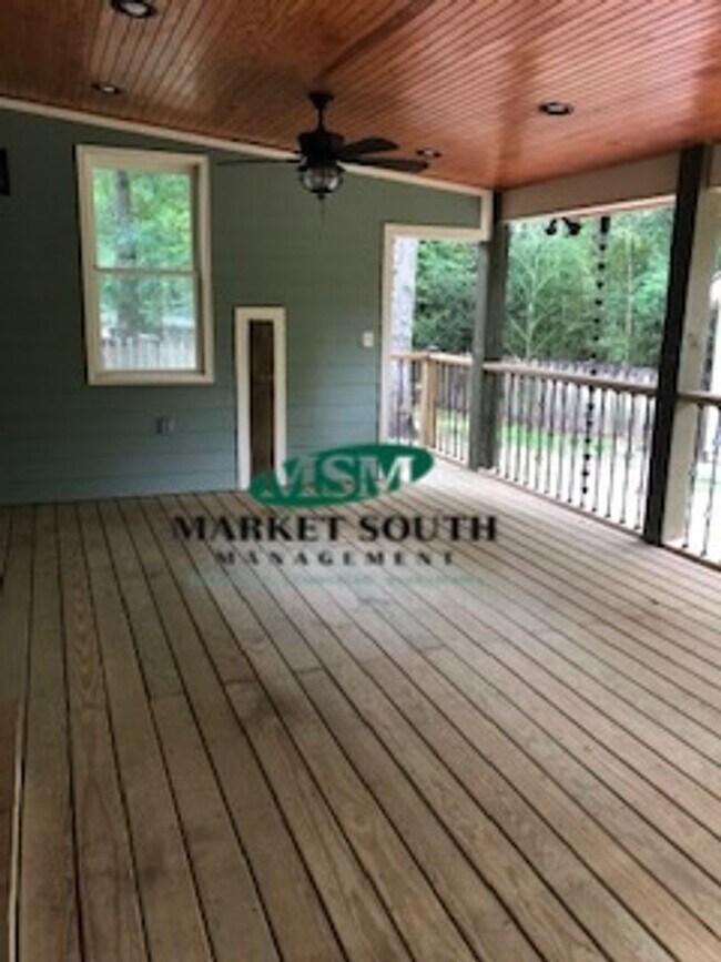 Foto del edificio - SOUTHBRIDGE BEAUTY- AVAILABLE NOW!