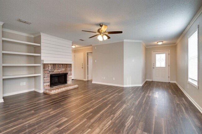 Foto del edificio - 8212 Clear River Ln