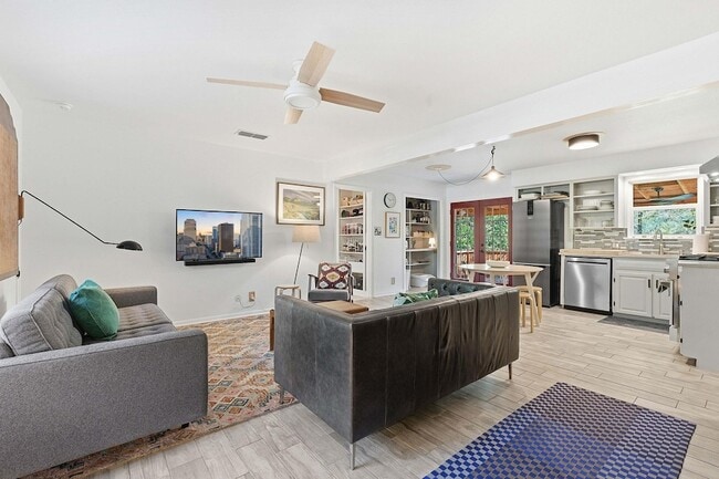 Foto del edificio - 8801 Redfield Ln