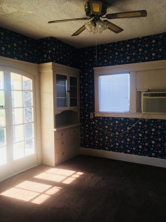 Building Photo - 2-Story Country home!