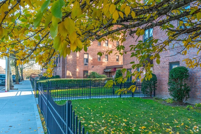 Building Photo - Grant Terrace Condominium