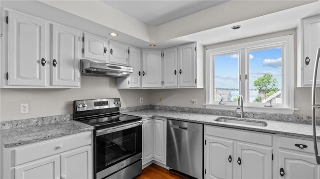 Building Photo - 54 Hillside Ave