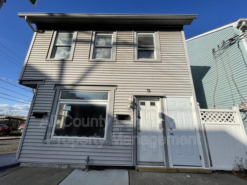 Primary Photo - 1201 E 3rd St