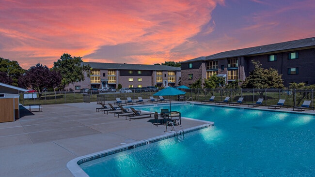 Building Photo - Castlebrook Apartments