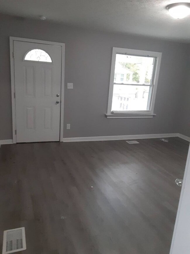 Foto del edificio - Charming updated 2 br 1 bth house