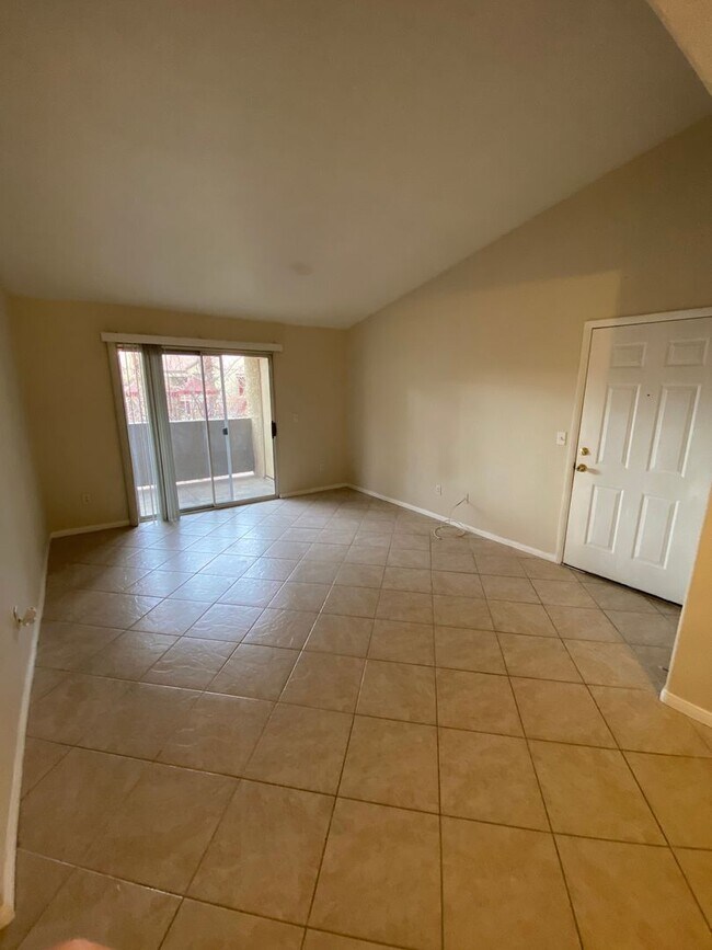 Foto del edificio - 2300 E Silverado Ranch Blvd