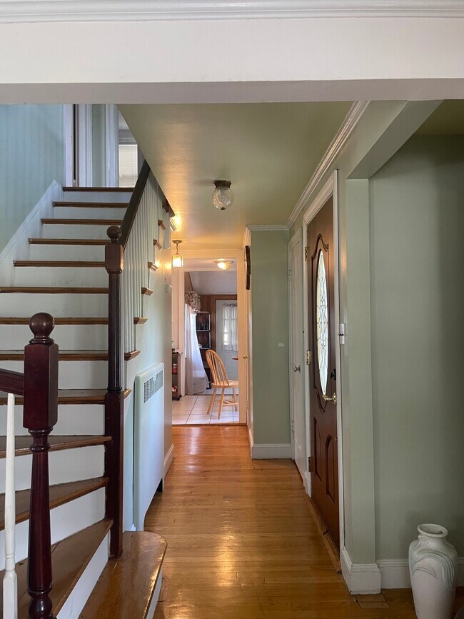 Building Photo - 632 W Roxbury Pkwy
