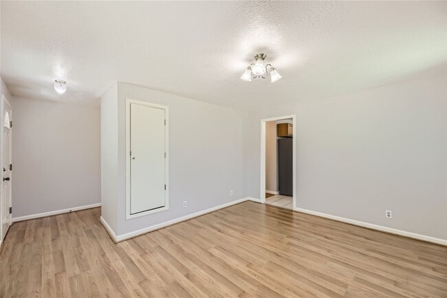 Building Photo - 9253