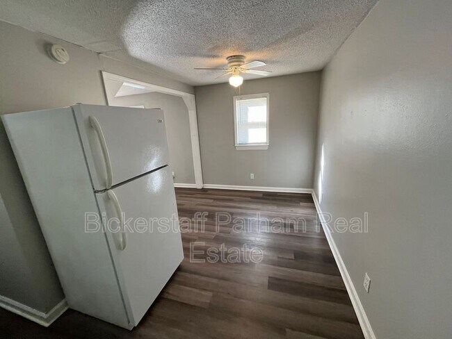 Building Photo - 824 Winston Rd