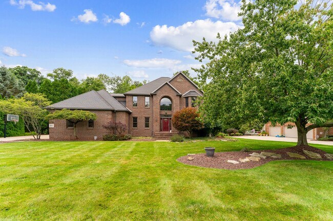Foto del edificio - 652 Saddlebrook Dr