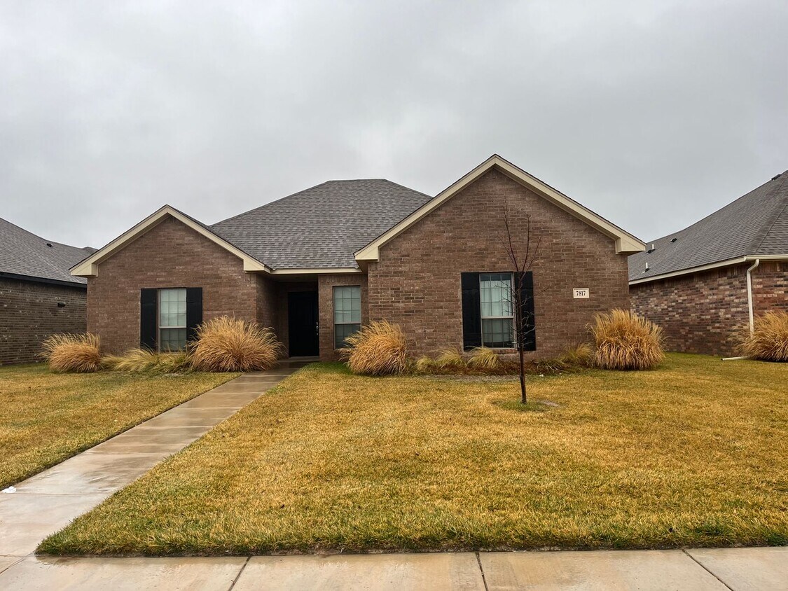 Located in Heritage Hills 3/2/2 House Rental in Amarillo, TX