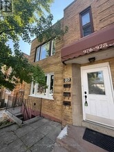 Building Photo - 976 Avenue Rd