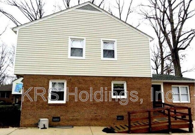 Building Photo - 3 Laurel Ct