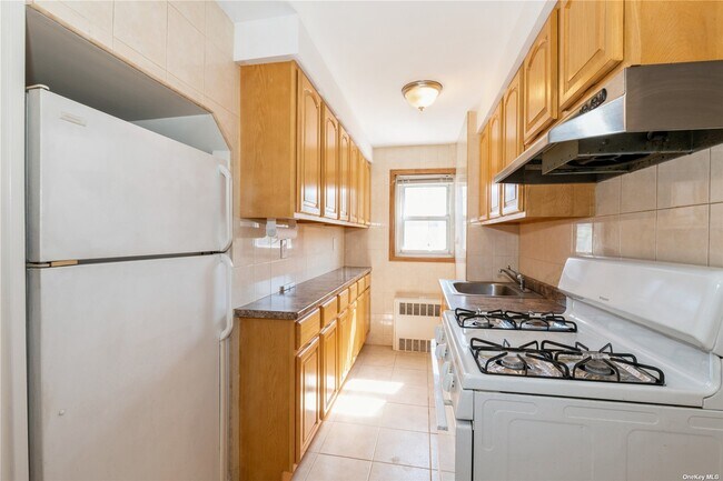 Building Photo - 58-38 203rd St