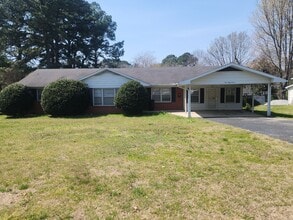 Building Photo - 457 Wallace Rd