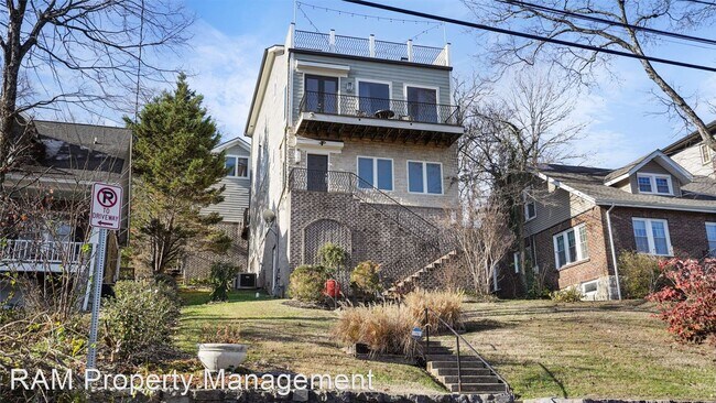 Building Photo - 4 br, 3.5 bath House - 305 32nd Avenue South