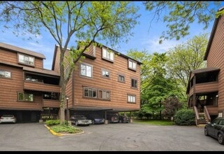 Building Photo - 27 Marina Ky