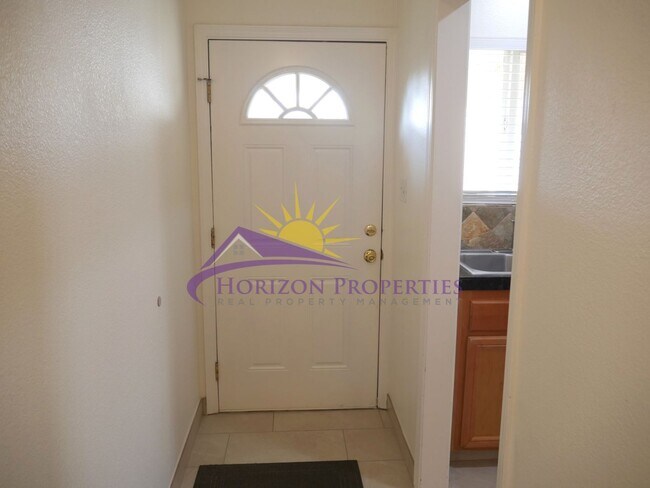 Foto del edificio - Immaculate 3 Bed 1 Bath 1,008 Sq. Ft. Sacramento Home in Arden