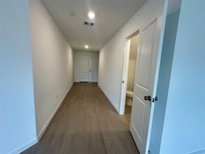 Building Photo - 13310 Rayhill Dr