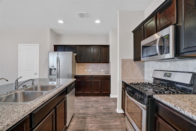Building Photo - 14920 Hartsmith Dr