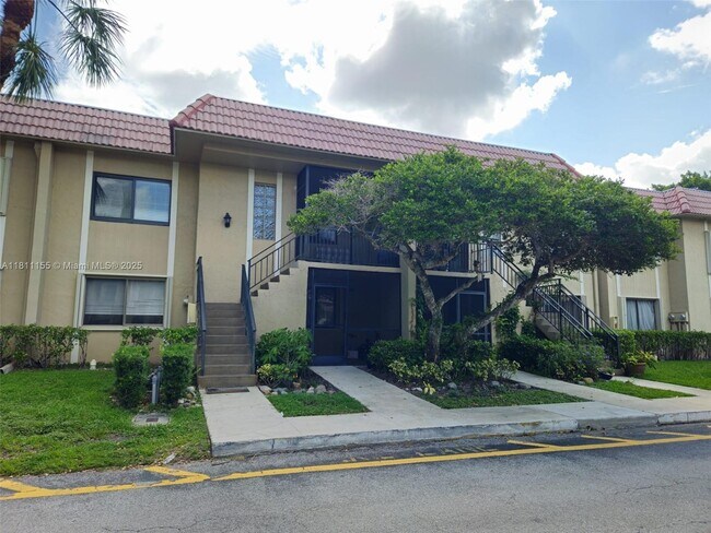 Building Photo - 302 Lakeview Dr